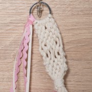 Χειροποίητη Μπομπονιέρα μπρελόκ macrame 5973 εκρού