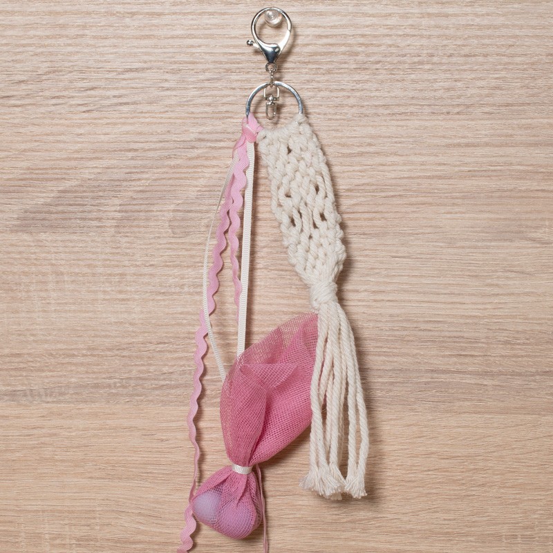 Χειροποίητη Μπομπονιέρα μπρελόκ macrame 5973 εκρού